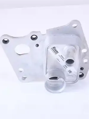 Olejový chladič, motorový olej NISSENS 90943 Oblíbený